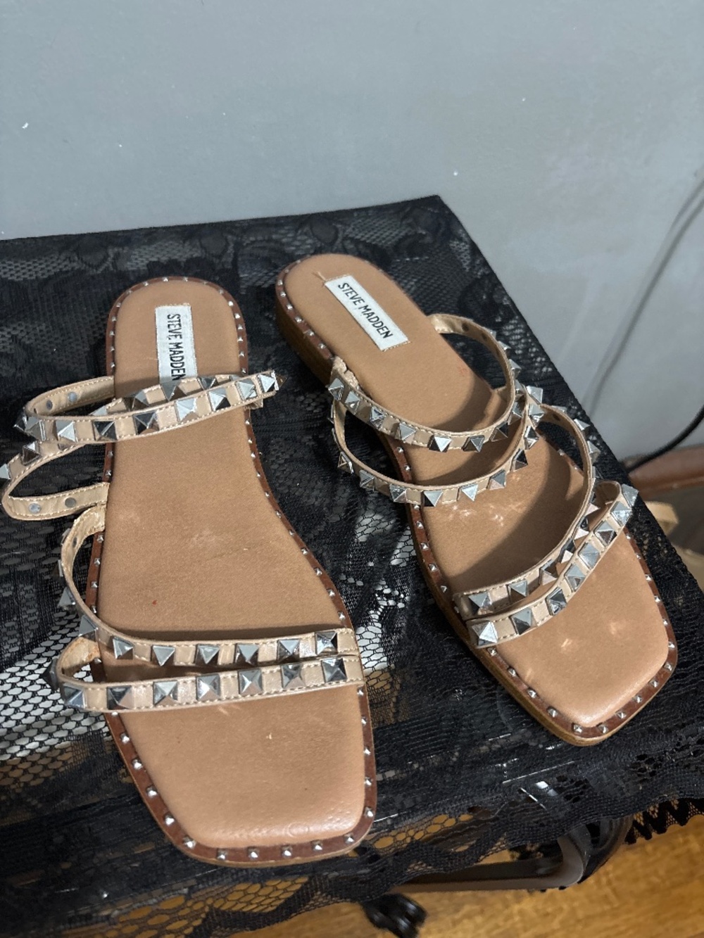Steven Madden nude/tan studded sandals